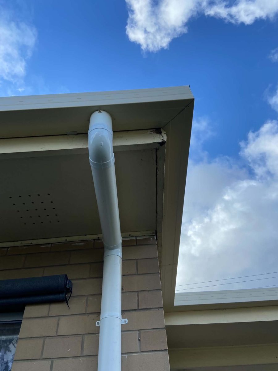 Downpipe connection detail
