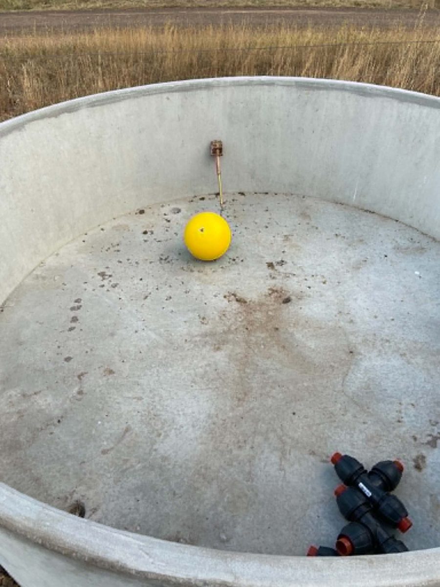 Stock trough with float valve fitted